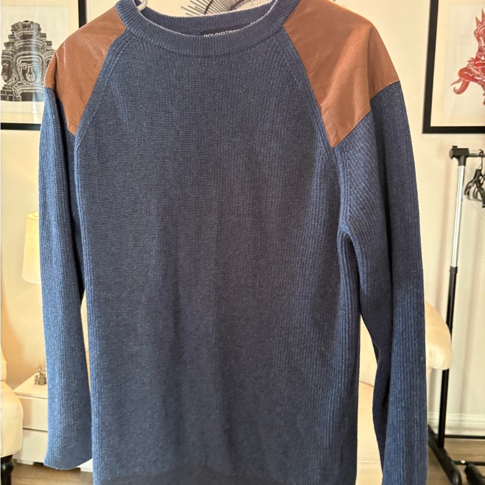 Roundtree & Yorke Navy and Tan Crewneck Sweater